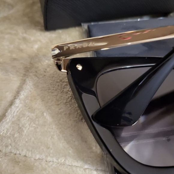 Authentic Prada sunglasses - Picture 2 of 9